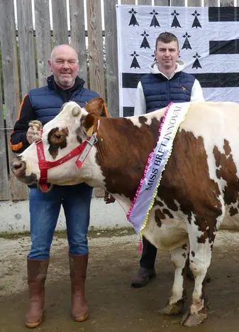 Christophe et Thomas Prodhomme, Earl du Roc, à Montours (35), avec Déesse (Redondo x Nuancier) cha