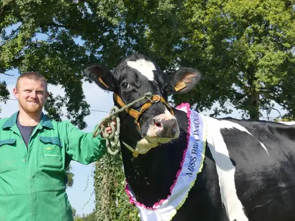 Alexis Bobon avec Pacifique championne Miss Bret' Innoval 2025, Gaec du Menhir (35).